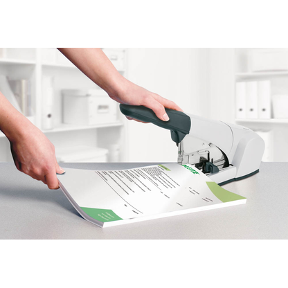 Artikelbild 2 für LEITZ Heftgerät 5553 grau, 1 St., Artikelnummer 437339