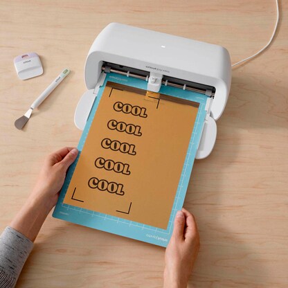 Artikelbild 5 für cricut™ bedruckbare Aufkleberfolie für Schneideplotter gold 21,0 x 29,7 cm, 10 St., Artikelnummer 299956