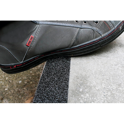 Artikelbild 4 für DURABLE Markierungsband DURALINE® GRIP+ schwarz 50,0 mm x 15,0 m, Artikelnummer 904314