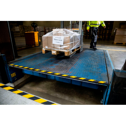 Artikelbild 4 für DURABLE Markierungsband DURALINE® GRIP+ gelb, schwarz 50,0 mm x 15,0 m, Artikelnummer 904324