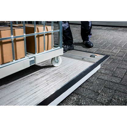 Artikelbild 3 für DURABLE Markierungsband DURALINE® GRIP+ schwarz 50,0 mm x 15,0 m, Artikelnummer 904314