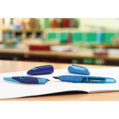 Artikelbild 3 für STABILO EASYbuddy Patronenfüller dunkelblau/hellblau M (mittel), 1 St., Artikelnummer 514986