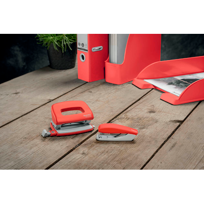 Artikelbild 2 für LEITZ Locher Recycle Mini rot, 1 St., Artikelnummer 118477