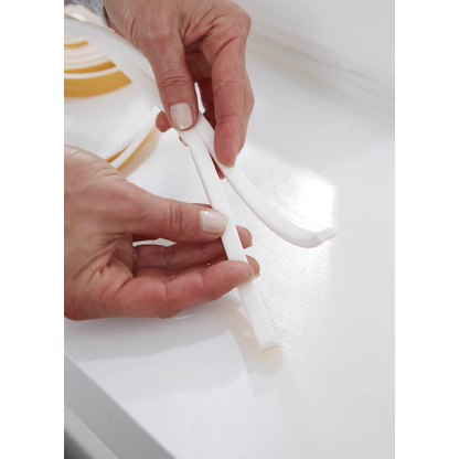 Artikelbild 2 für tesa tesamoll® UNIVERSAL Schaumstoff Fenster-Dichtungsband weiß 15,0 mm x 6,0 m 1 St., Artikelnummer 559219