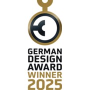 Deutscher Designpreis 2025, Gewinner-Logo mit abstraktem gold-schwarzem Kreis und Jahreszahl.