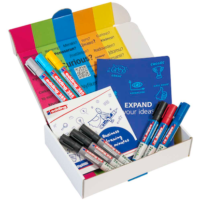 Artikelbild 3 für PLAYROOM Moderationszubehör Visualisation 3x Whiteboardmarker, 3x Flipchartmarker, 3x Flipchart-Effektmarker, 1x Notizbuch, 1x Broschüre „Die Macht der visuellen Kommunikation“, Artikelnummer 732448