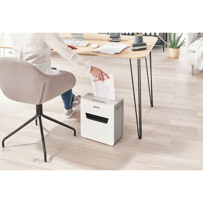 Artikelbild 7 für LEITZ IQ 3M Protect Premium Aktenvernichter mit Partikelschnitt P-5, 2 x 15 mm, bis 3 Blatt, weiß, Artikelnummer 436432