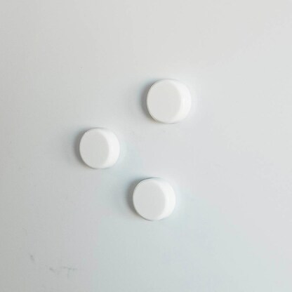 Artikelbild 4 für ALLboards Magnet weiß, Kunststoff Ø 2,0 x 0,6 cm, 10 St., Artikelnummer 502969