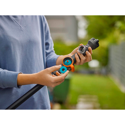 Artikelbild 2 für GARDENA Metall wasserführender Stiel für Gartenschlauch cleansystem M, Artikelnummer 216749