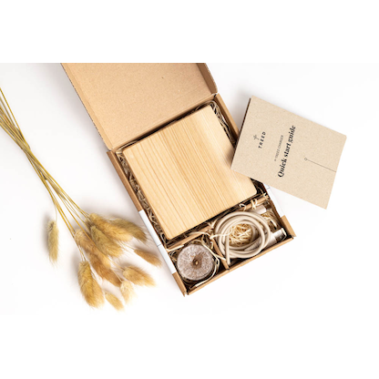 Artikelbild 2 für TREED Premium Holz Qi-Charger MagSafe Induktive Ladestation Esche, 15 Watt, Artikelnummer 236028